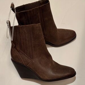 NWT LUCKY BRAND Women's Brown Wedge Ankle Boot 9 40 heels booties western rustic